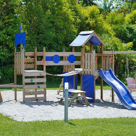 شقة With Pool In Mattarana-gardasee 57798 Ronchi (Veneto)