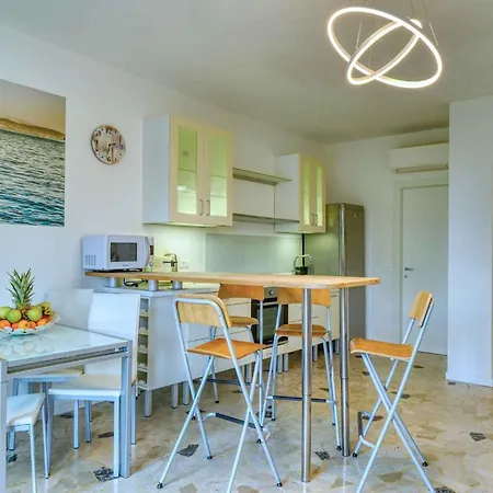 Apartament With Pool In Mattarana-gardasee 57798 Ronchi (Veneto)