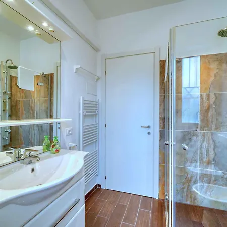 With Pool In Mattarana-gardasee 57798 Ronchi (Veneto)
