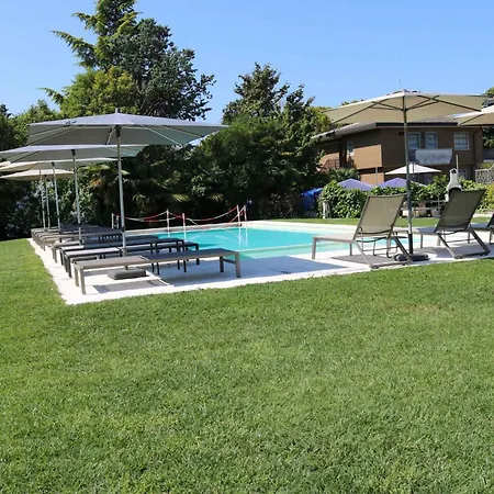 With Pool In Mattarana-gardasee 57798 Ronchi (Veneto)